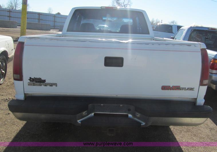 image for item G9661 1995 GMC Sierra 1500 pickup truck
