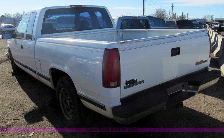image for item G9661 1995 GMC Sierra 1500 pickup truck