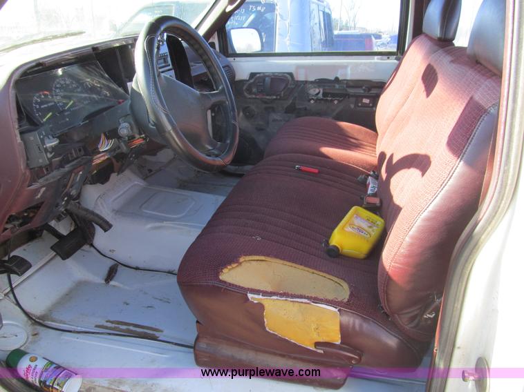 image for item G9661 1995 GMC Sierra 1500 pickup truck