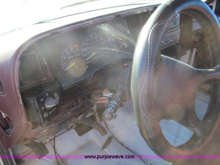 image for item G9661 1995 GMC Sierra 1500 pickup truck