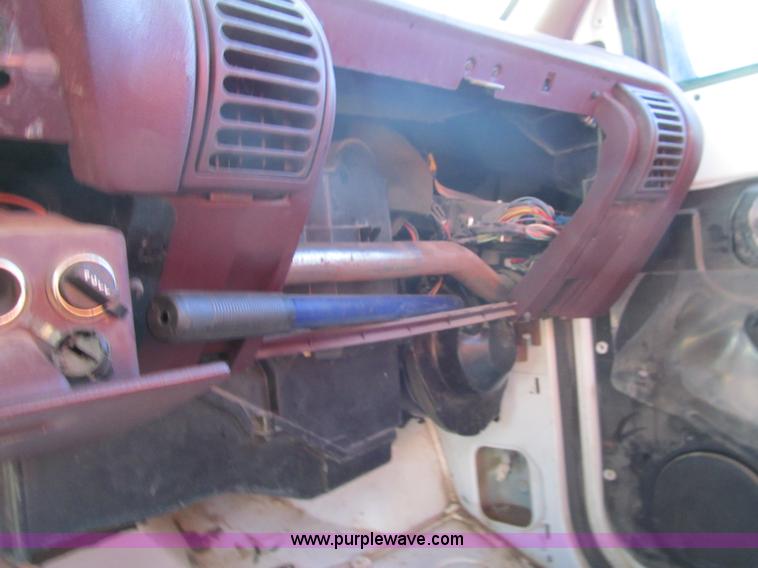 image for item G9661 1995 GMC Sierra 1500 pickup truck