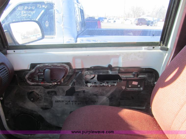 image for item G9661 1995 GMC Sierra 1500 pickup truck