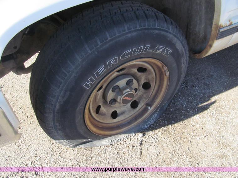 image for item G9661 1995 GMC Sierra 1500 pickup truck