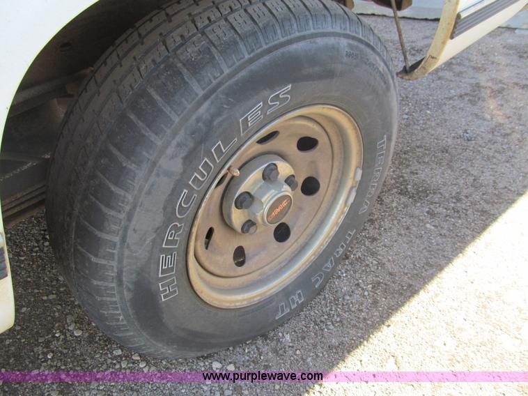 image for item G9661 1995 GMC Sierra 1500 pickup truck