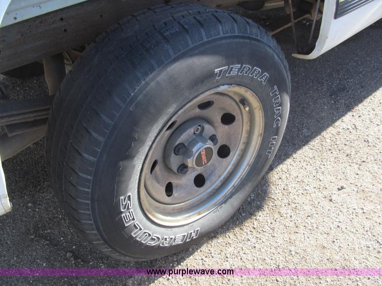 image for item G9661 1995 GMC Sierra 1500 pickup truck