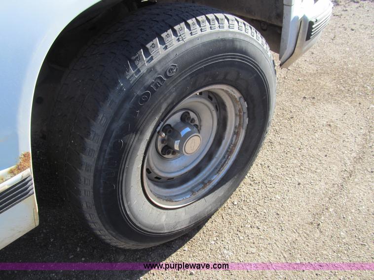 image for item G9661 1995 GMC Sierra 1500 pickup truck