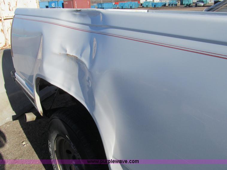 image for item G9661 1995 GMC Sierra 1500 pickup truck