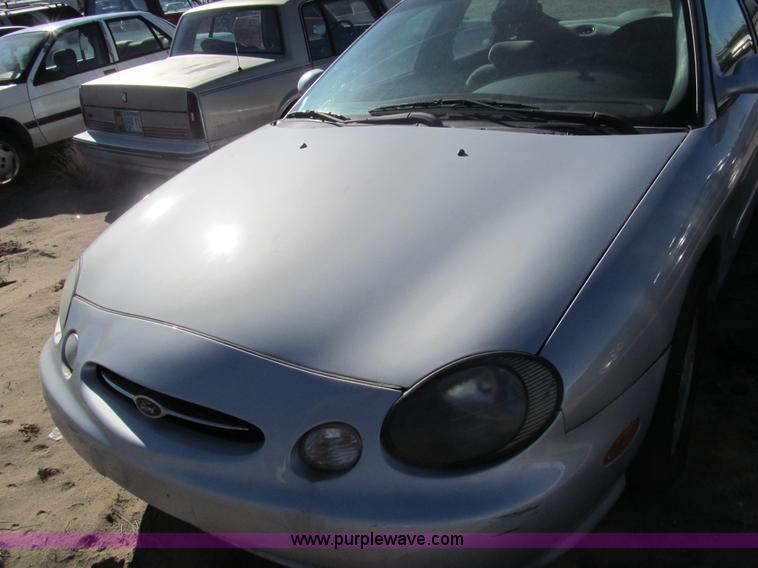 image for item G9666 1999 Ford Taurus SE