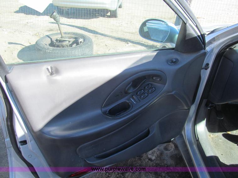 image for item G9666 1999 Ford Taurus SE