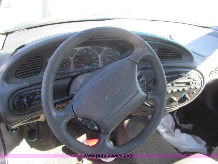 image for item G9666 1999 Ford Taurus SE