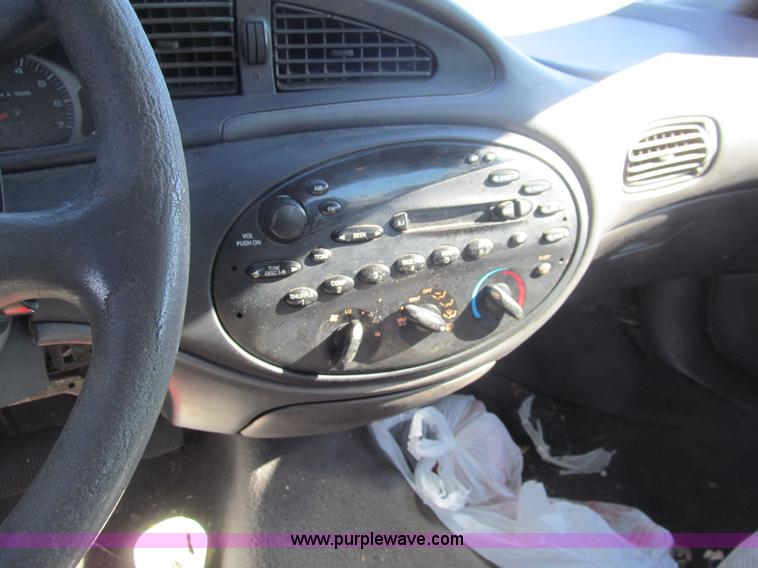 image for item G9666 1999 Ford Taurus SE