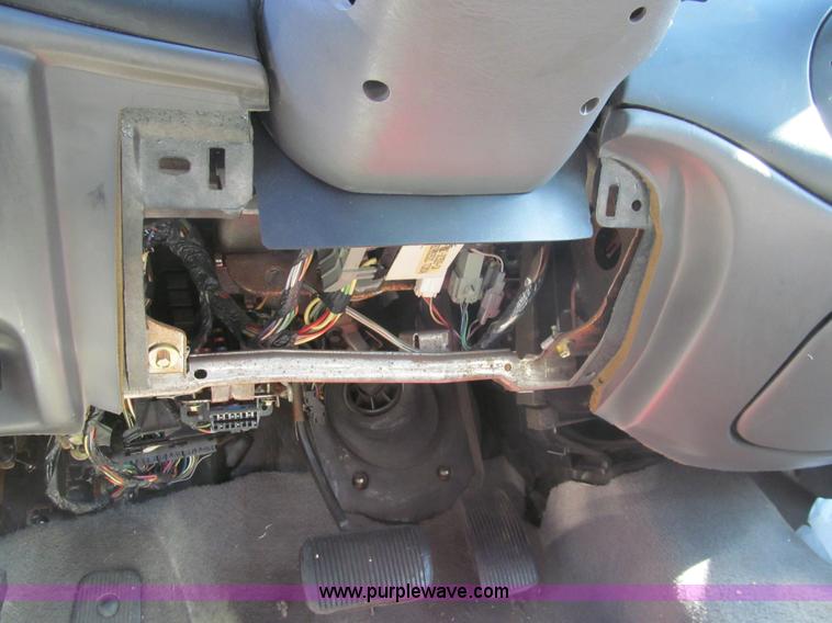 image for item G9666 1999 Ford Taurus SE