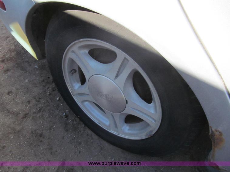 image for item G9666 1999 Ford Taurus SE