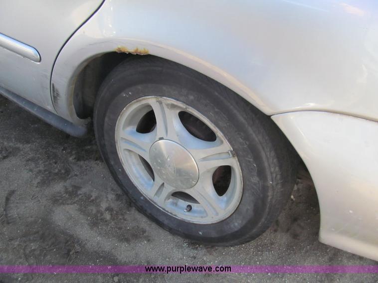 image for item G9666 1999 Ford Taurus SE