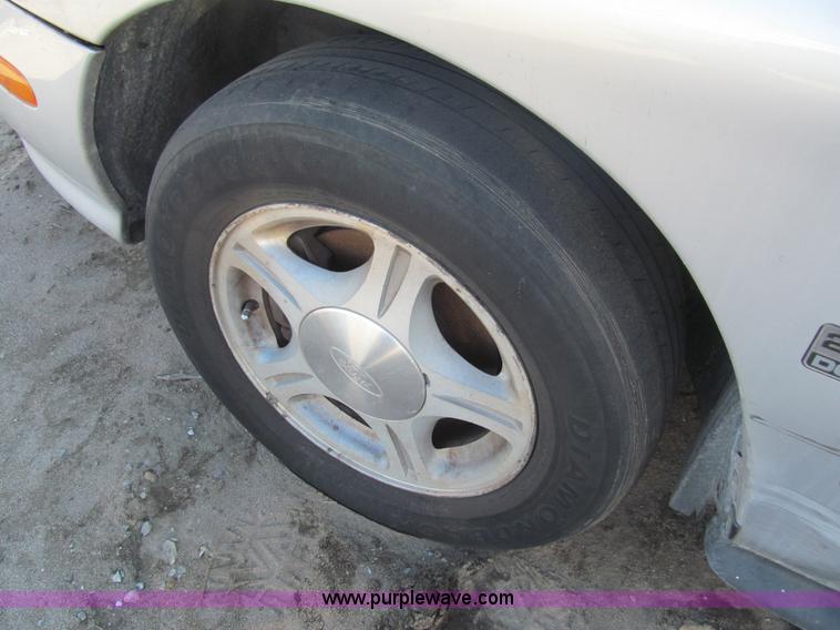 image for item G9666 1999 Ford Taurus SE