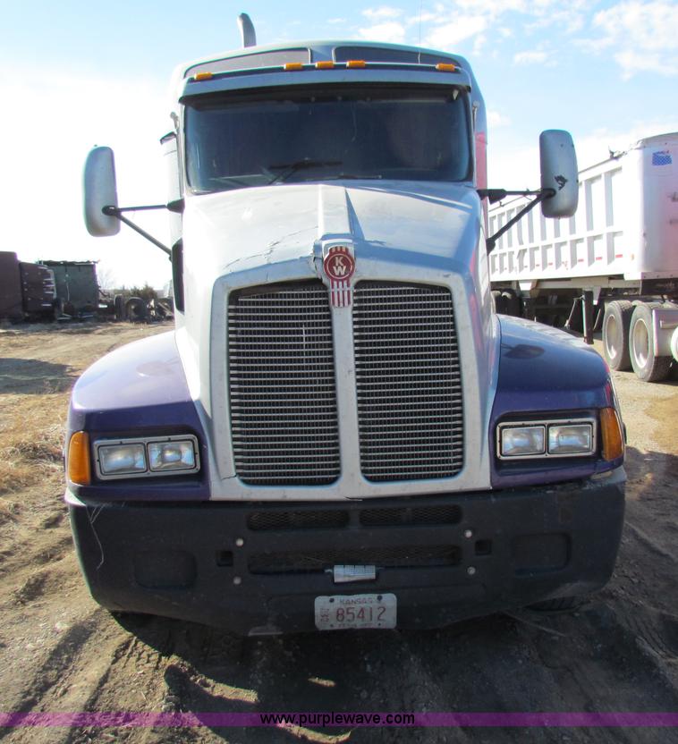image for item AE9047 2007 Kenworth T600B semi truck