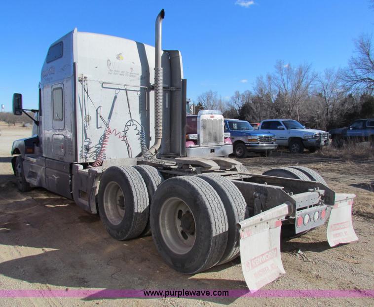 image for item AE9047 2007 Kenworth T600B semi truck