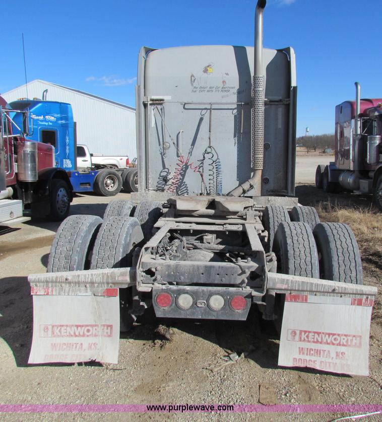 image for item AE9047 2007 Kenworth T600B semi truck