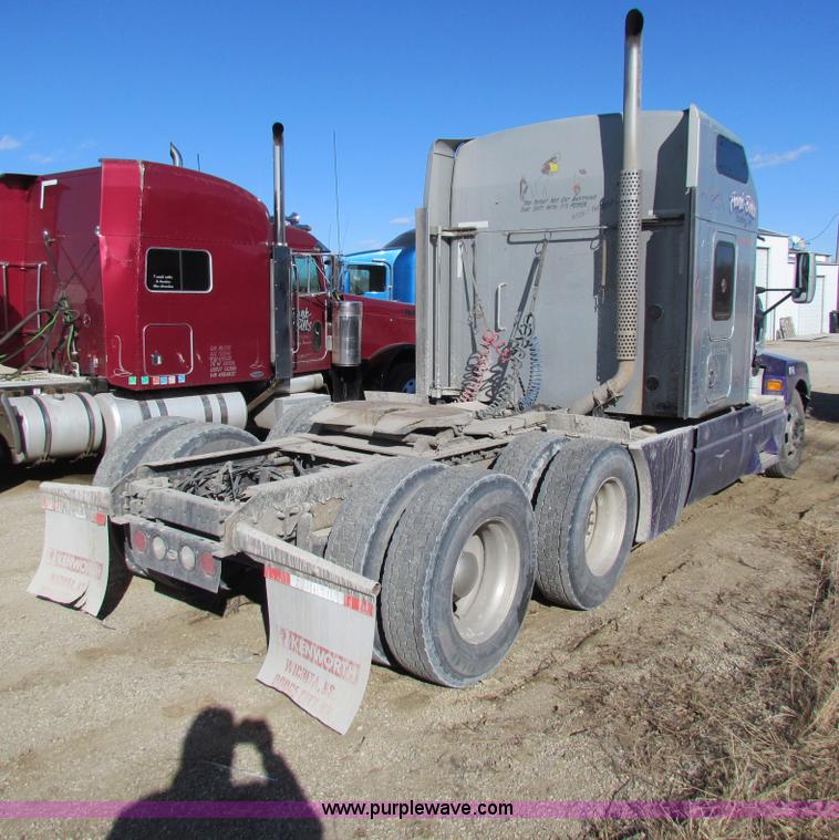 image for item AE9047 2007 Kenworth T600B semi truck