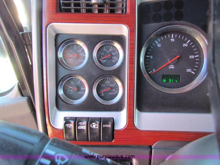 image for item AE9047 2007 Kenworth T600B semi truck