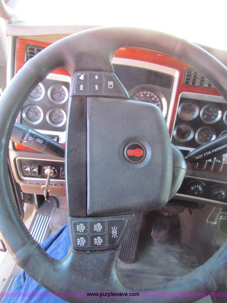 image for item AE9047 2007 Kenworth T600B semi truck