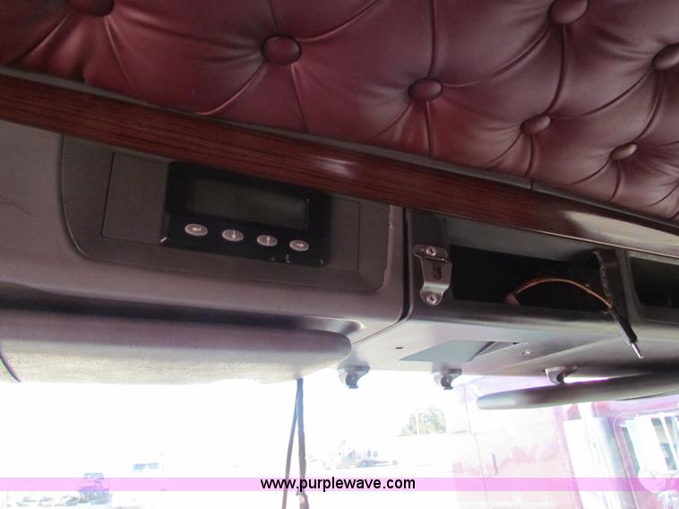 image for item AE9047 2007 Kenworth T600B semi truck