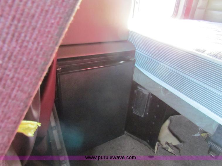 image for item AE9047 2007 Kenworth T600B semi truck