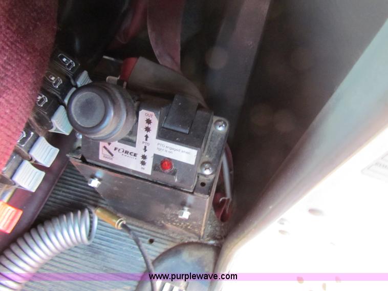 image for item AE9047 2007 Kenworth T600B semi truck