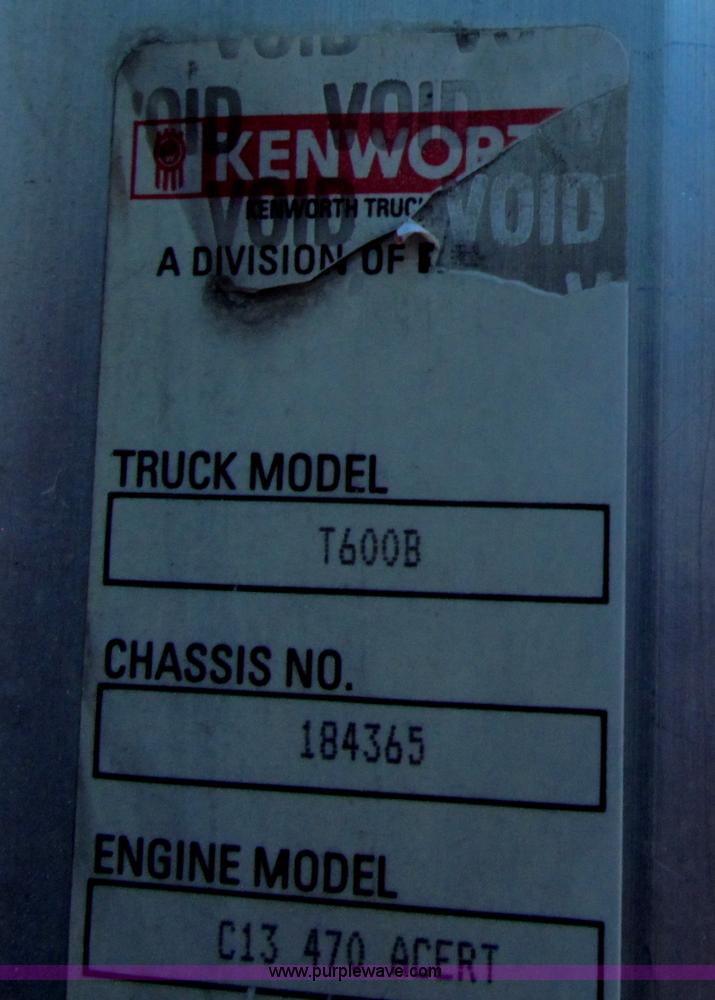 image for item AE9047 2007 Kenworth T600B semi truck