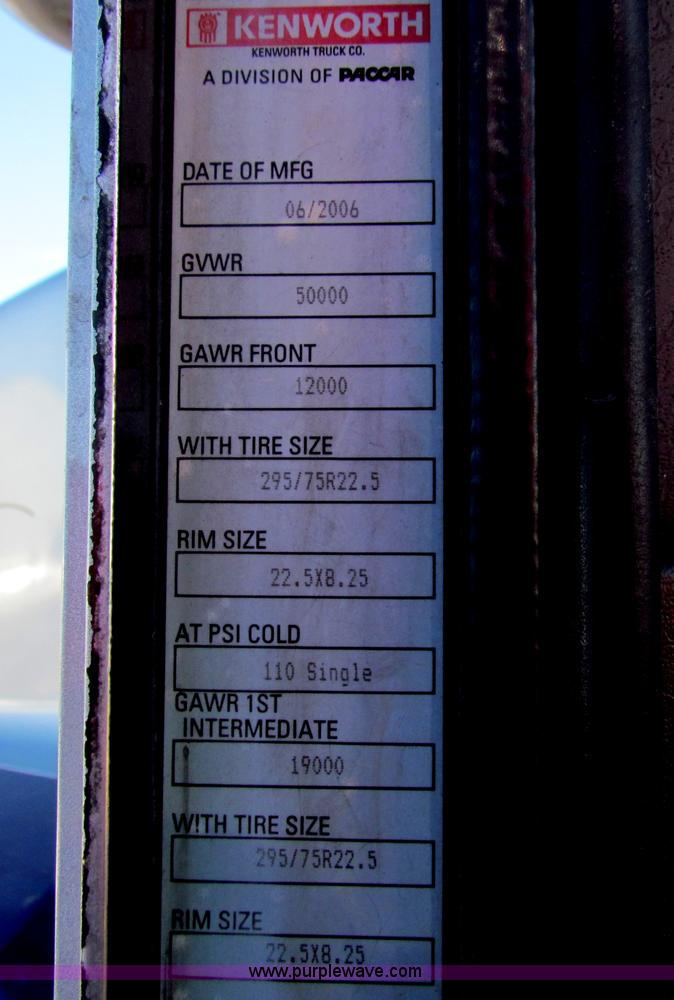 image for item AE9047 2007 Kenworth T600B semi truck