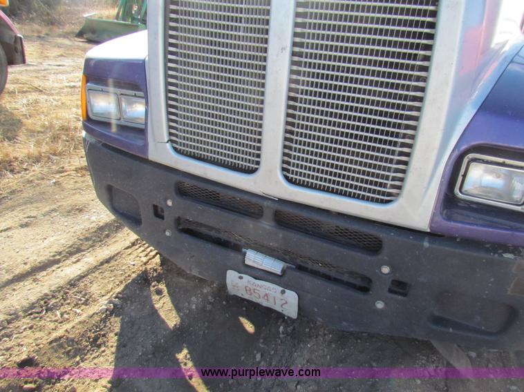 image for item AE9047 2007 Kenworth T600B semi truck