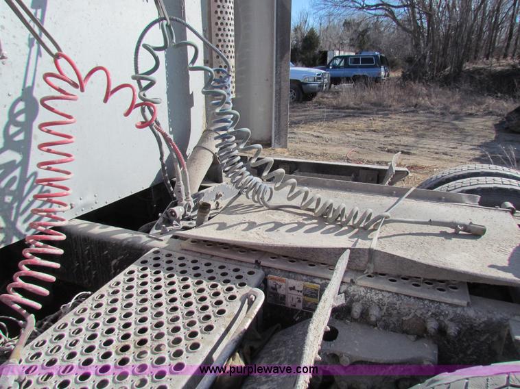 image for item AE9047 2007 Kenworth T600B semi truck