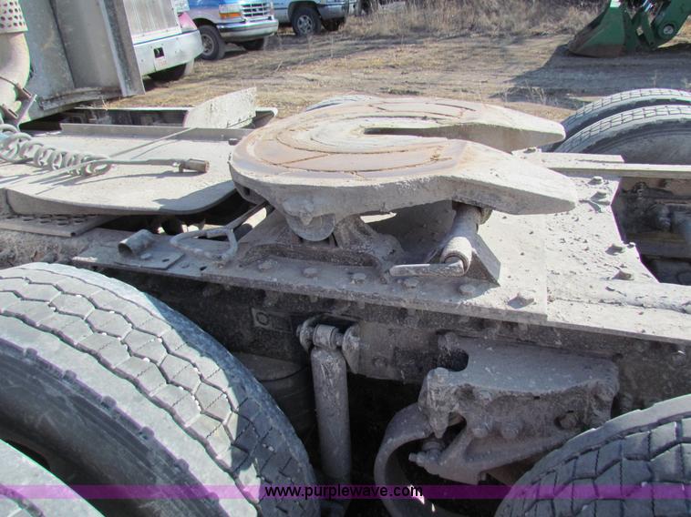 image for item AE9047 2007 Kenworth T600B semi truck