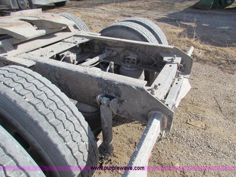 image for item AE9047 2007 Kenworth T600B semi truck