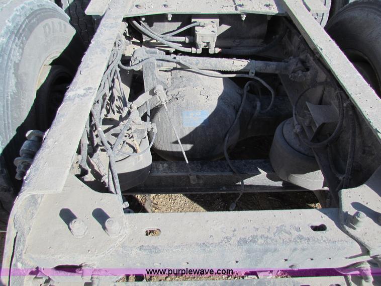 image for item AE9047 2007 Kenworth T600B semi truck