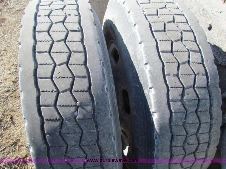 image for item AE9047 2007 Kenworth T600B semi truck