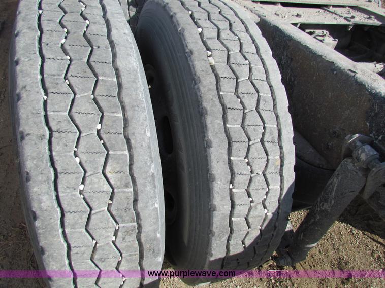 image for item AE9047 2007 Kenworth T600B semi truck