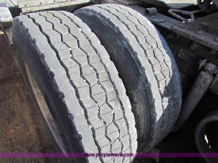 image for item AE9047 2007 Kenworth T600B semi truck