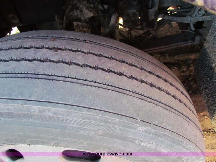 image for item AE9047 2007 Kenworth T600B semi truck