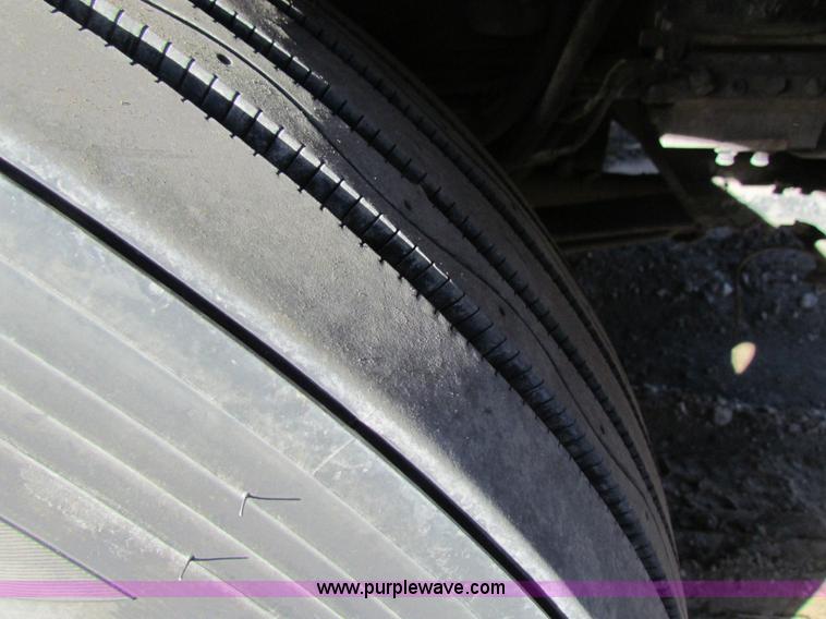 image for item AE9047 2007 Kenworth T600B semi truck