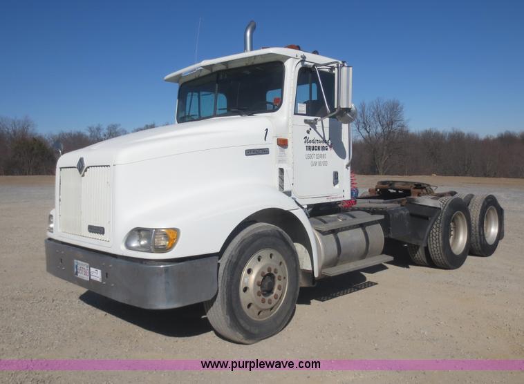 image for item F8142 1998 International 9100 semi truck