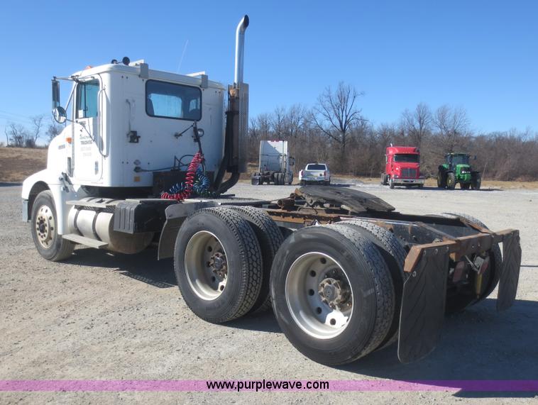 image for item F8142 1998 International 9100 semi truck