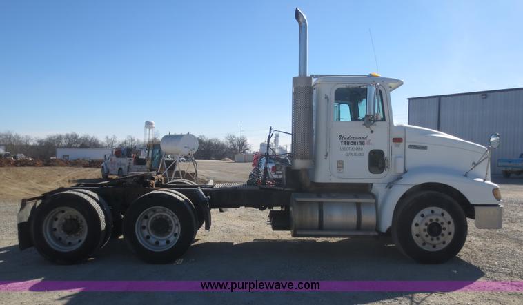 image for item F8142 1998 International 9100 semi truck