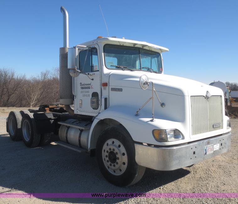 image for item F8142 1998 International 9100 semi truck