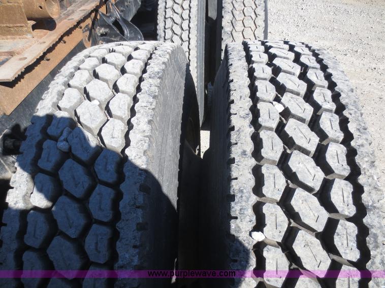 image for item F8142 1998 International 9100 semi truck