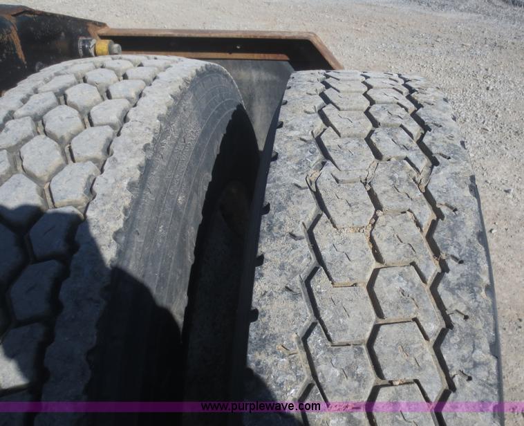 image for item F8142 1998 International 9100 semi truck