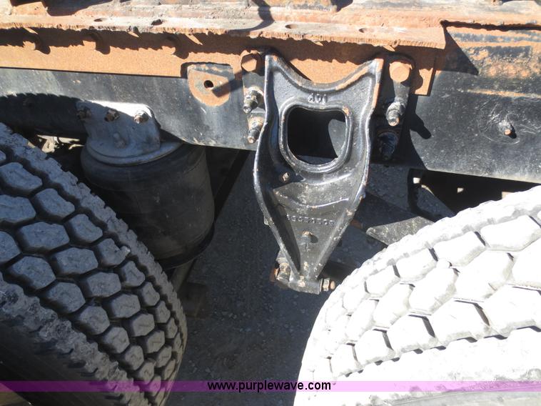 image for item F8142 1998 International 9100 semi truck