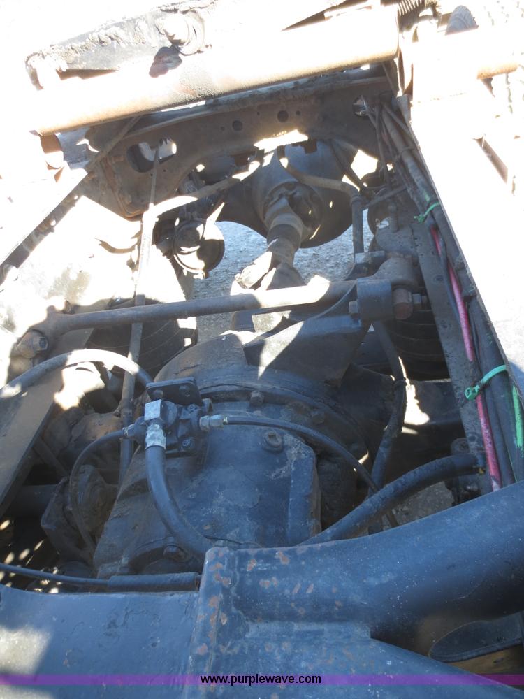 image for item F8142 1998 International 9100 semi truck