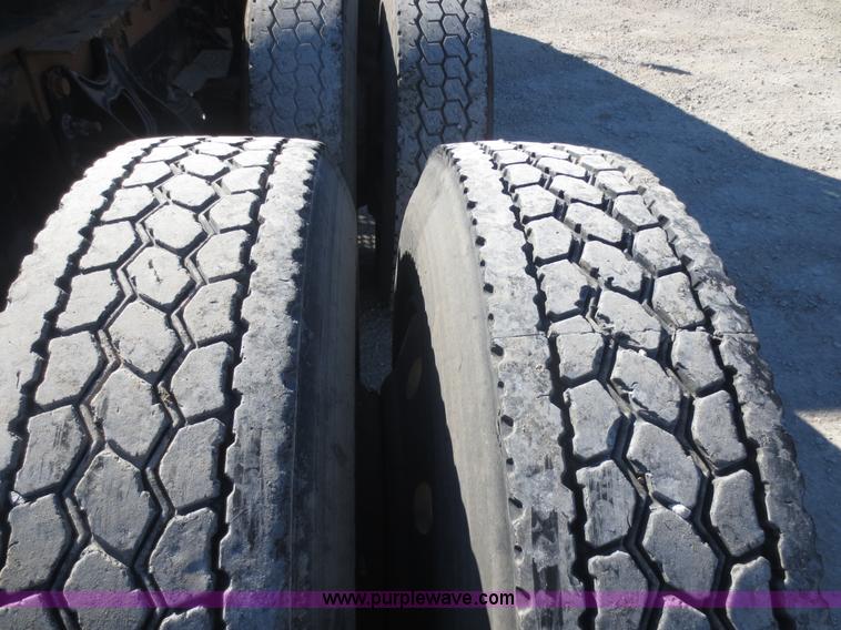 image for item F8142 1998 International 9100 semi truck