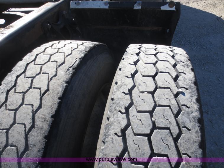 image for item F8142 1998 International 9100 semi truck